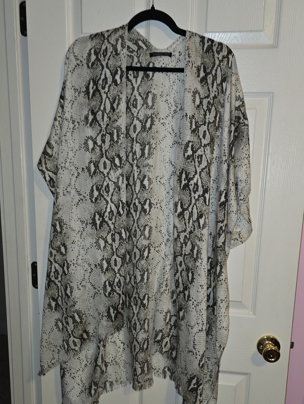Do everything in love Black & Cream Speckled Top